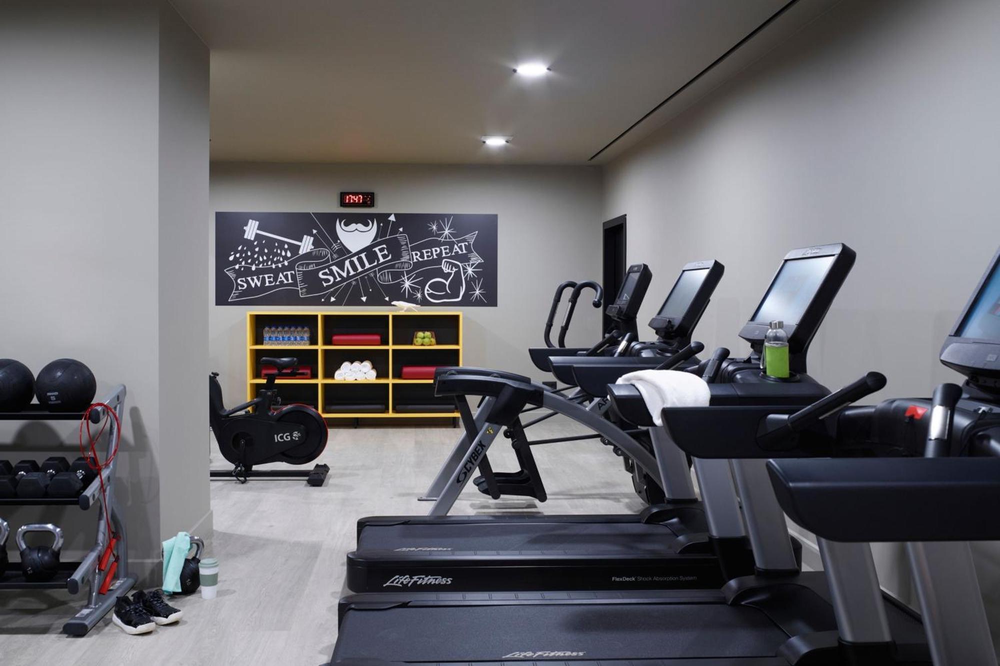 Moxy Athens City المظهر الخارجي الصورة