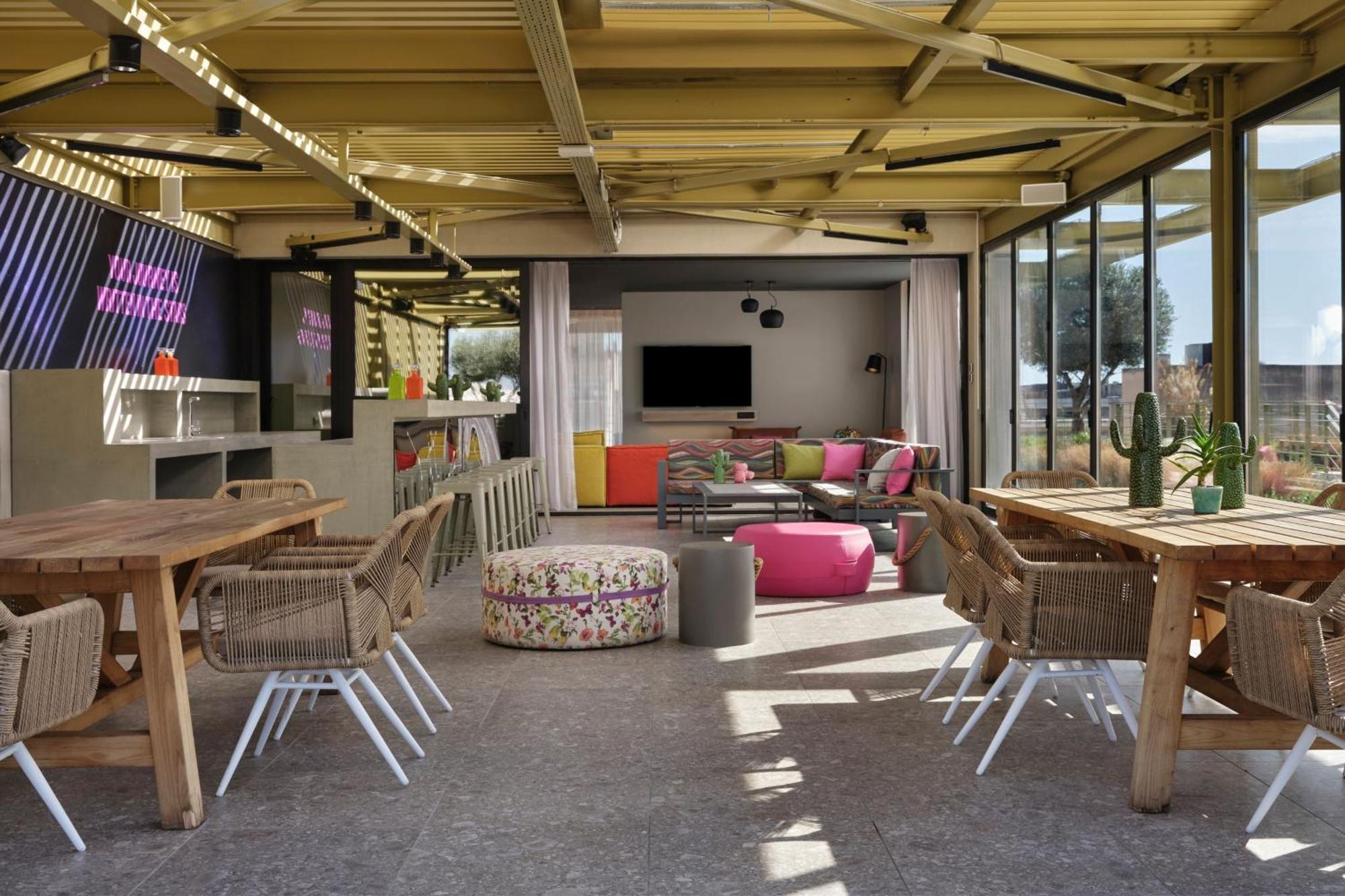 Moxy Athens City المظهر الخارجي الصورة